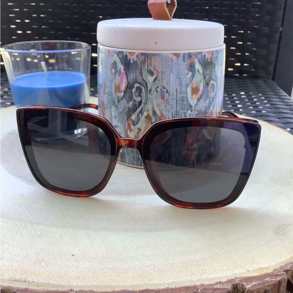 Tortoise Shell Square Sunglasses - Picture 2 of 4